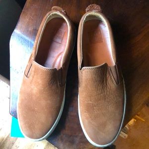 Frye Mens Brett Nubuck Cognac color leather slip ons, 9